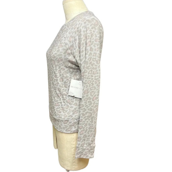 Beyond Yoga Leopard Favorite Hacci Raglan Cropped Pullover Gray Size XS - Picture 4 of 9